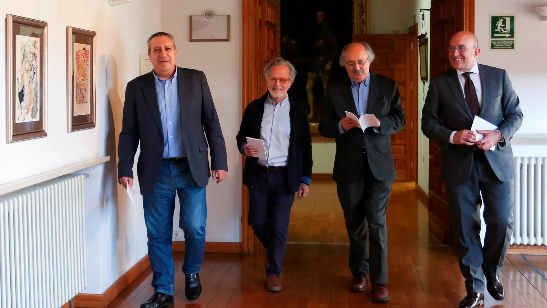 Alonso Ares, Colomo, Antonio Colinas y Jesús Julio Carnero inauguran la exposición