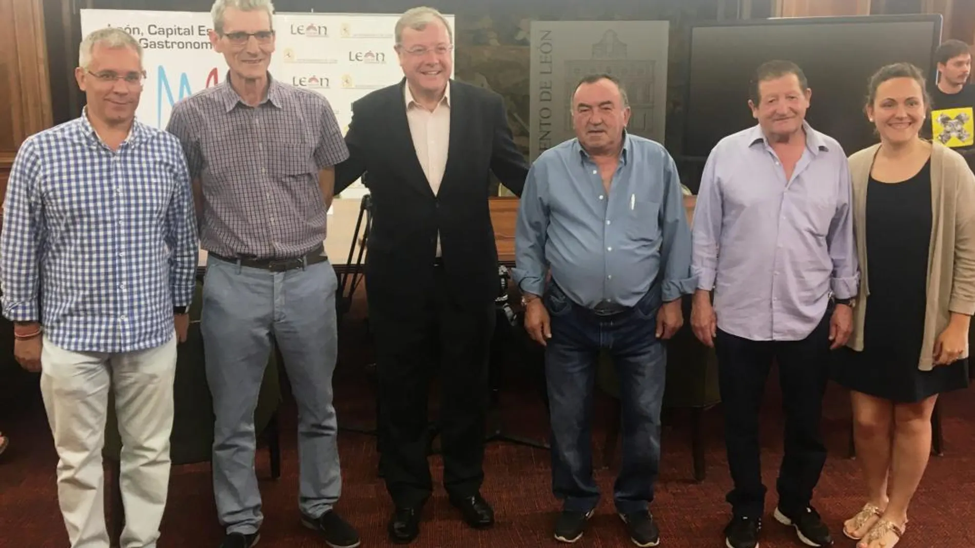 Silván, junto a los representantes de las pedanías de Trobajo del Cerecedo y Oteruelo