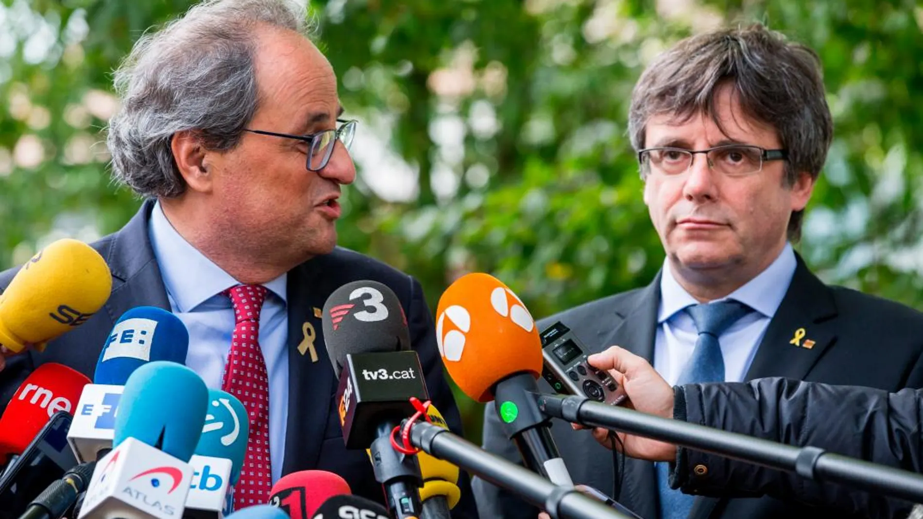 El expresidente de la Generalitat, Carles Puigdemont, junto al actual, Quim Torra. Foto: Efe