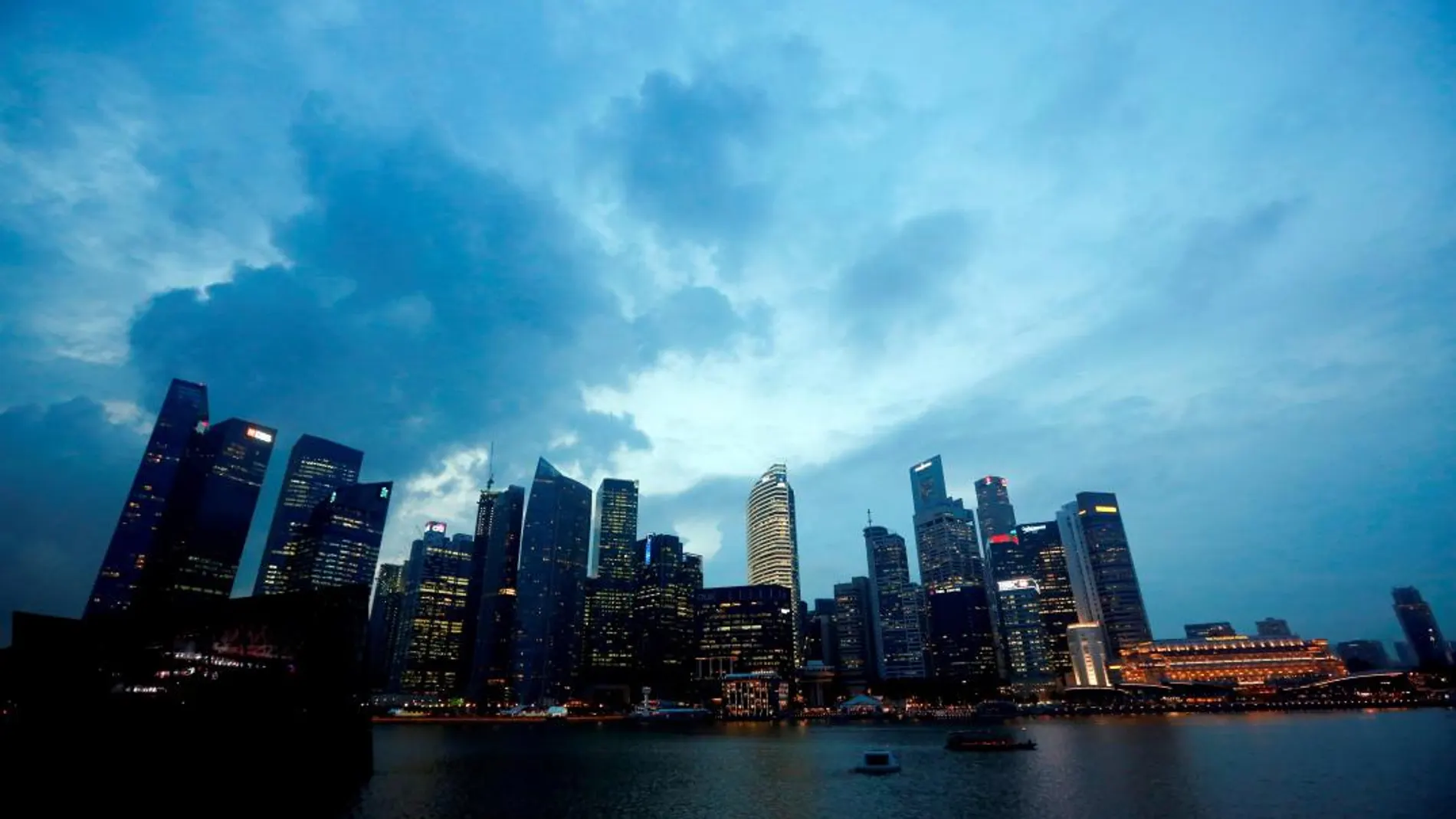 Fotografía de archivo que muestra los rascacielos de Singapur visto desde un hotel en Marina Bay / Efe