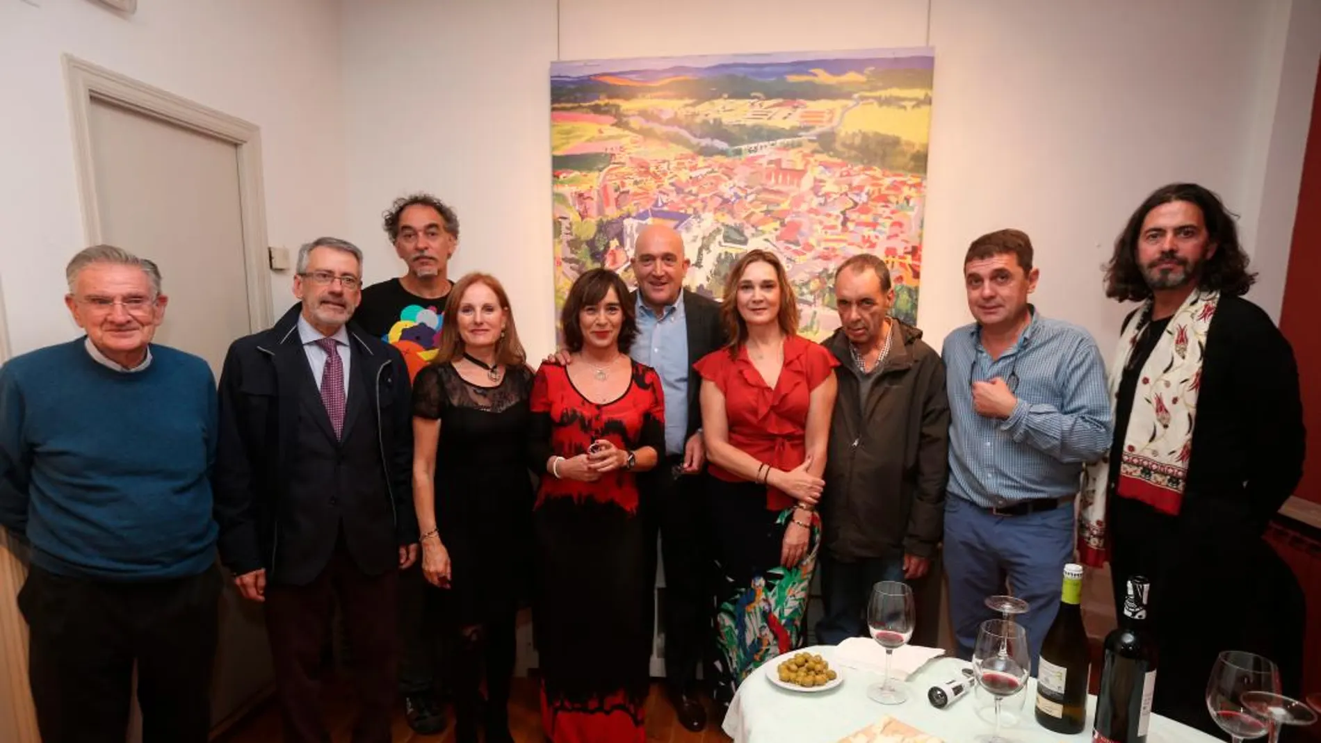 Los artistas del Colectivo Simancas junto al presidente de la Diputación de Valladolid, Jesús Julio Carnero