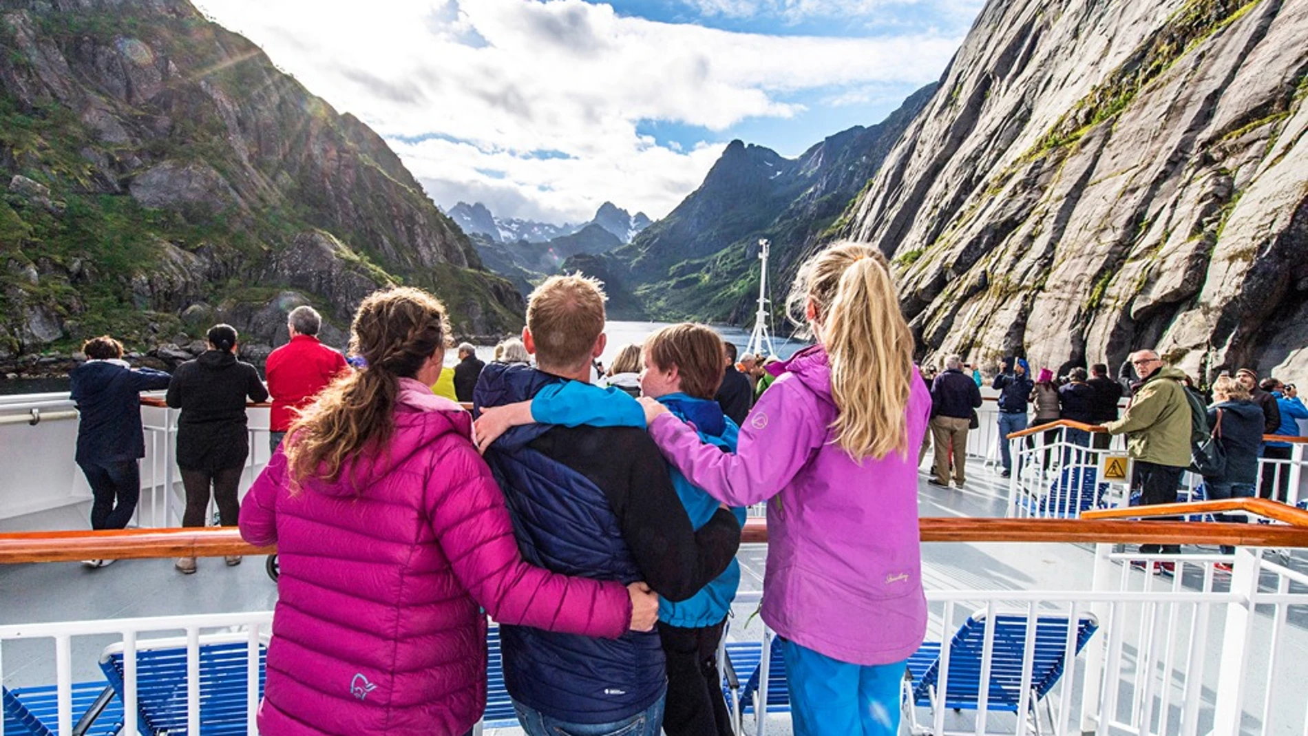 Vacaciones familiares de lo más ecológicas a bordo de un barco en Noruega