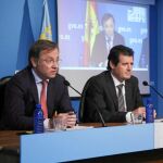 Moragues y el vicepresidente, José Císcar, ayer tras el Pleno del Consell
