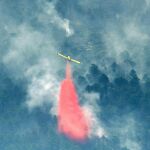 Una aeronave, en las tareas de extinción