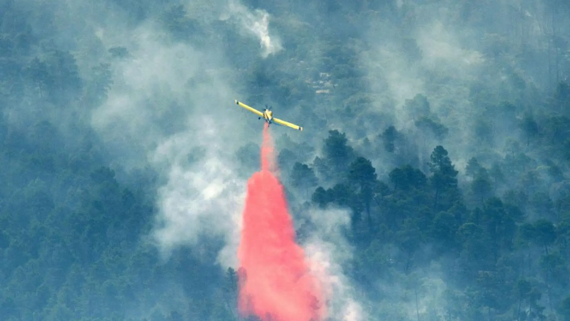 Una aeronave, en las tareas de extinción