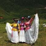 Los mosuo visten sus mejores galas para actuar y disfrutar en el Festival de la Diosa de la Montaña Gemu, que se celebra en pleno verano.