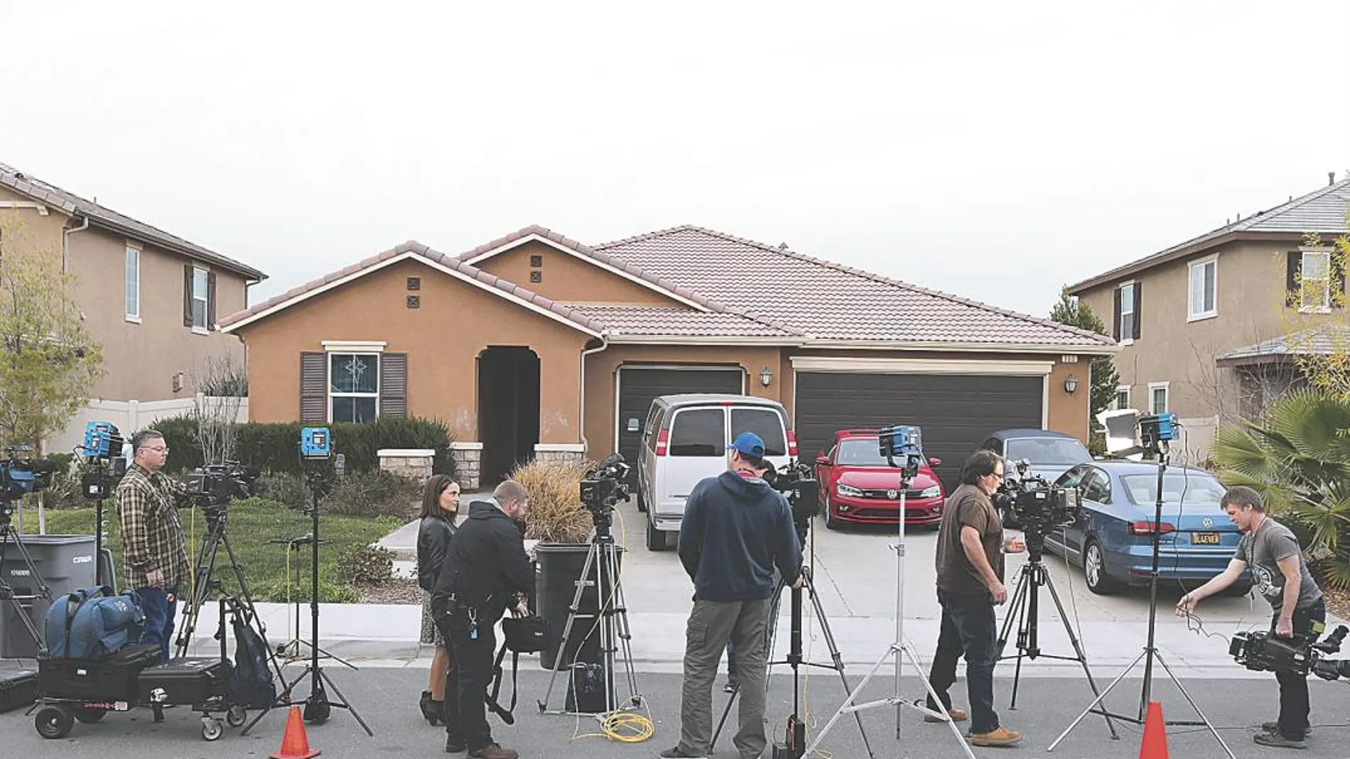 La Prensa se apostó ayer frente al hogar de David Allen Turpin y Louise Ann Turpin en Perris (California)