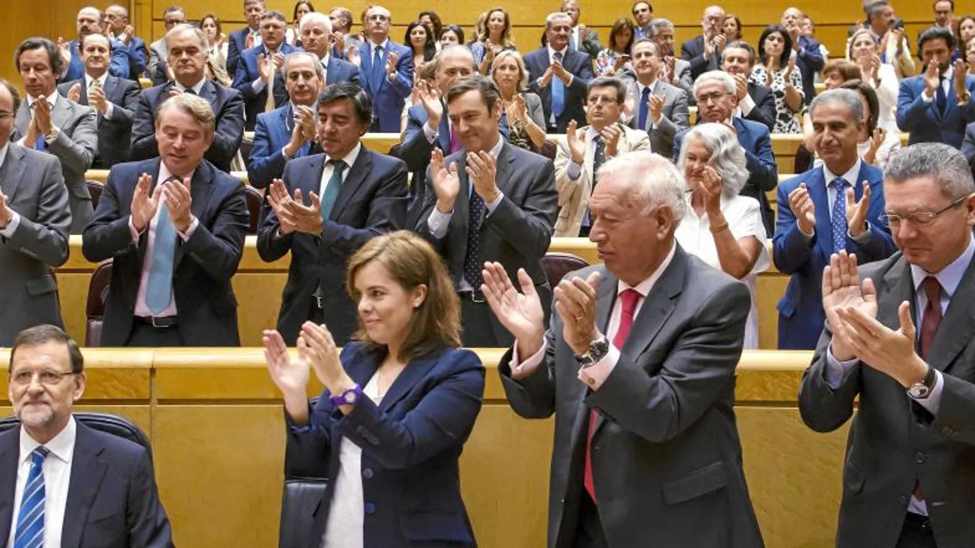 La bancada popular no paró de aplaudir durante toda la intervención de Rajoy