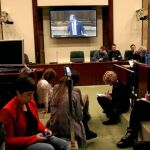 Periodistas, ayer, durante el pleno de investidura que se celebró en el Parlamento catalán
