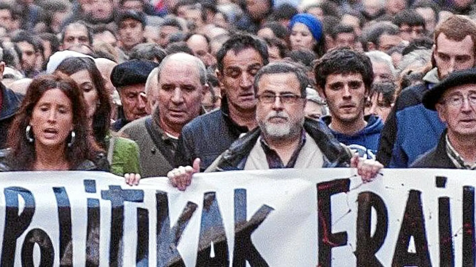 Proetarras se manifiestan, ayer en Galdácano, en homenaje a «Thierry»