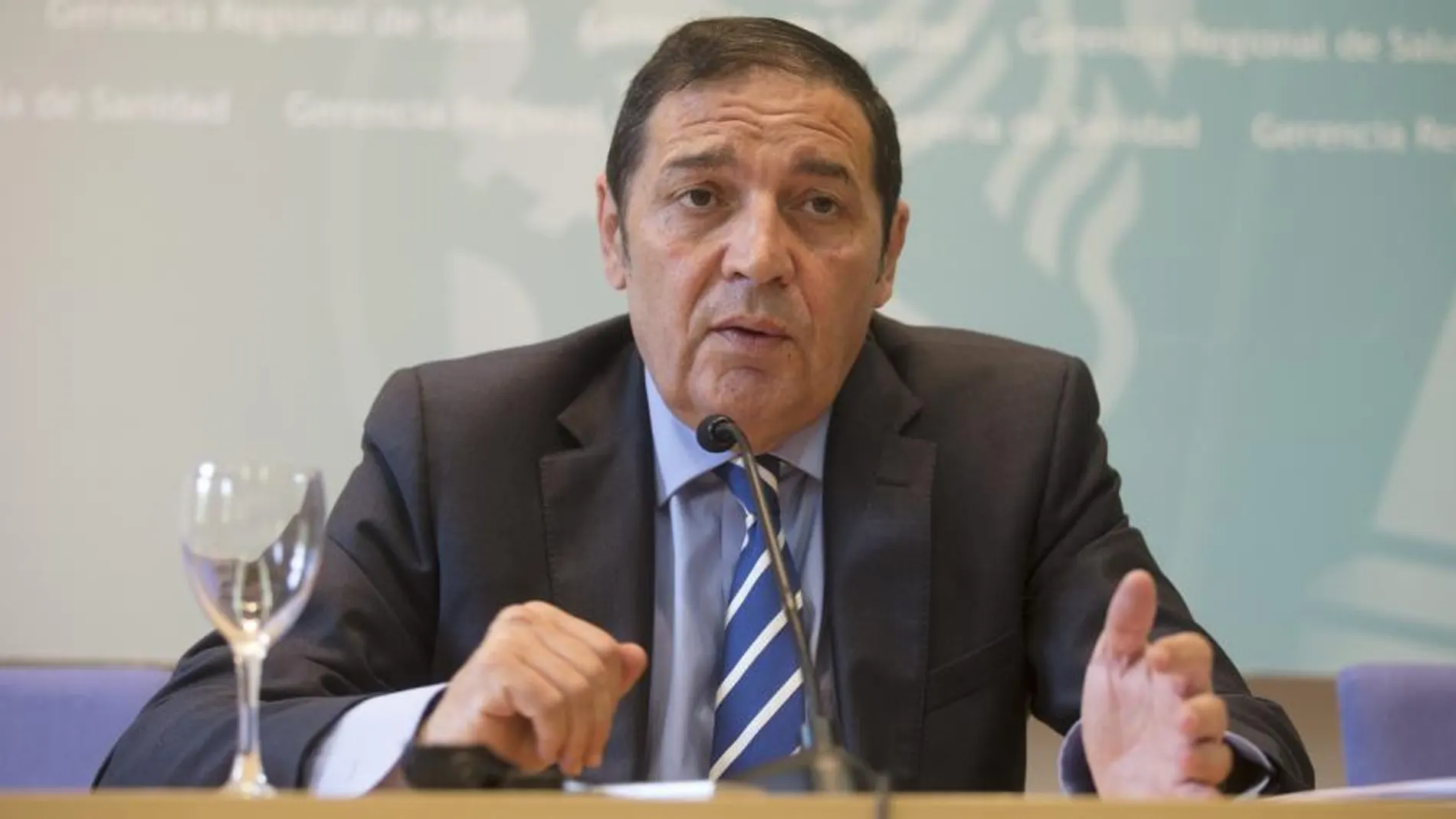 El consejero de Sanidad, Antonio María Sáez Aguado, durante una rueda de prensa para hablar sobre la hepatitis C