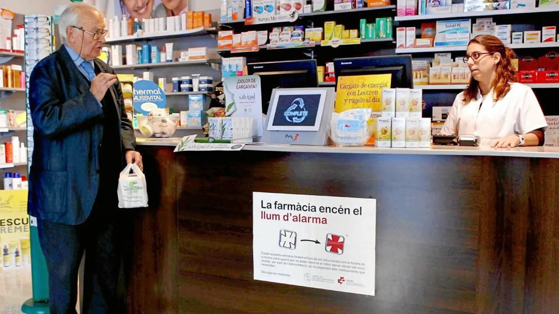 Imagen del manifiesto redactado en 2011 colgado en una farmacia contra los impagos.