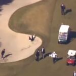 La ridícula caída de Abe cuando jugaba al golf con Trump