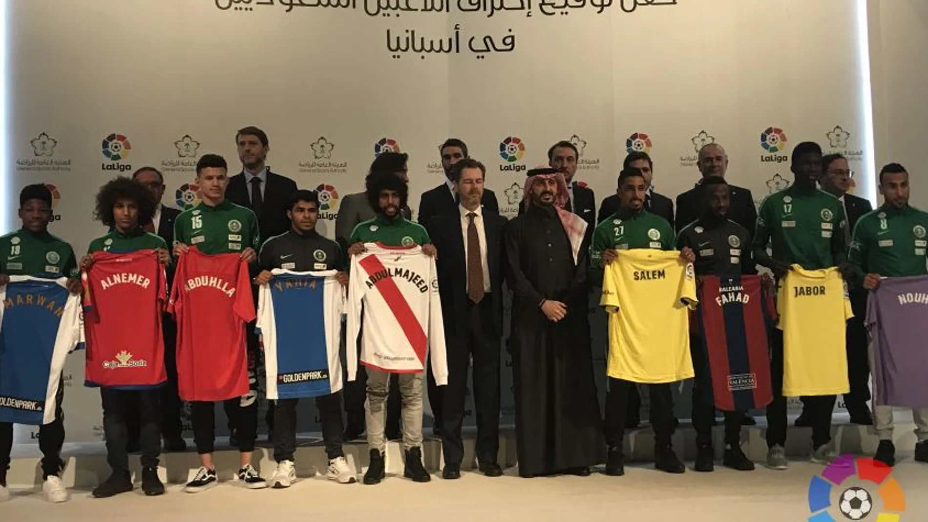 Ayer se celebró en Riad una ceremonia en la que siete clubes de LaLiga Santander y de LaLiga 1│2│3 anunciaron los nueve futbolistas saudíes.