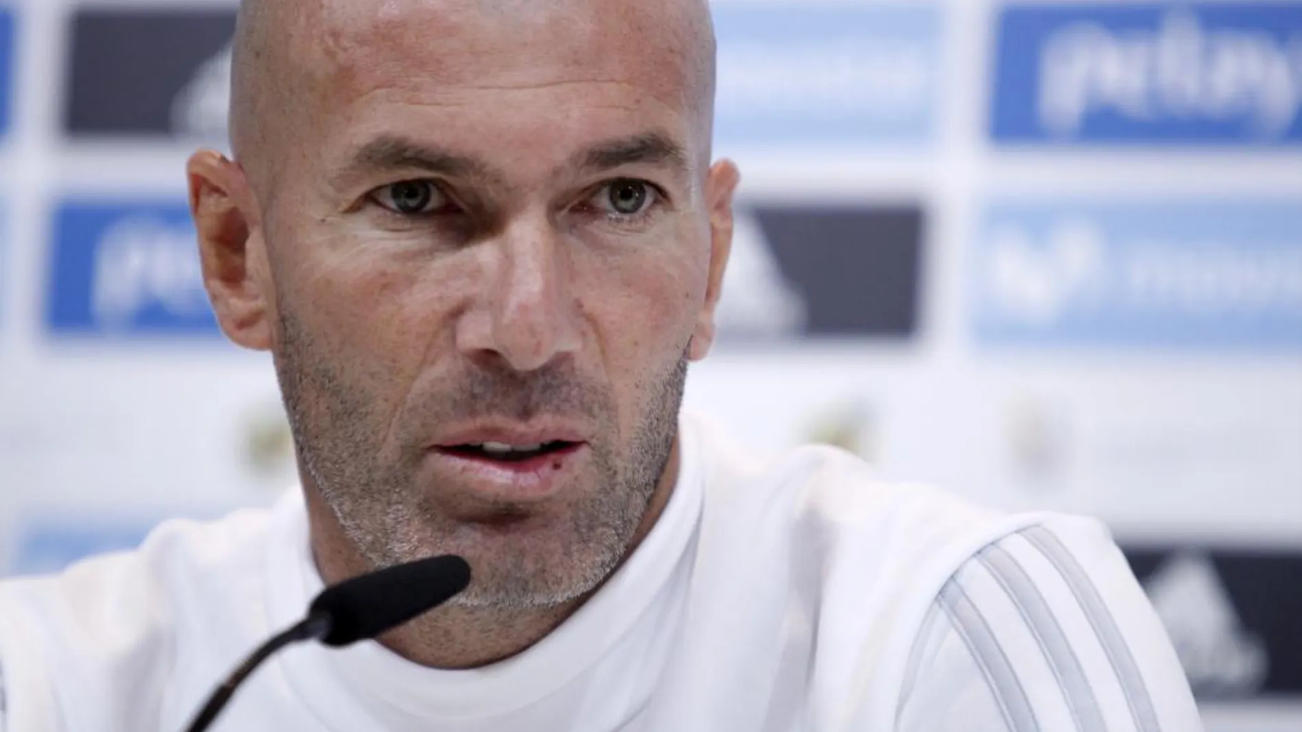 El técnico del Real Madrid Zinedine Zidane, durante la rueda de prensa.