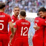 Los jugadores ingleses celebran el primer gol ante Suecia.