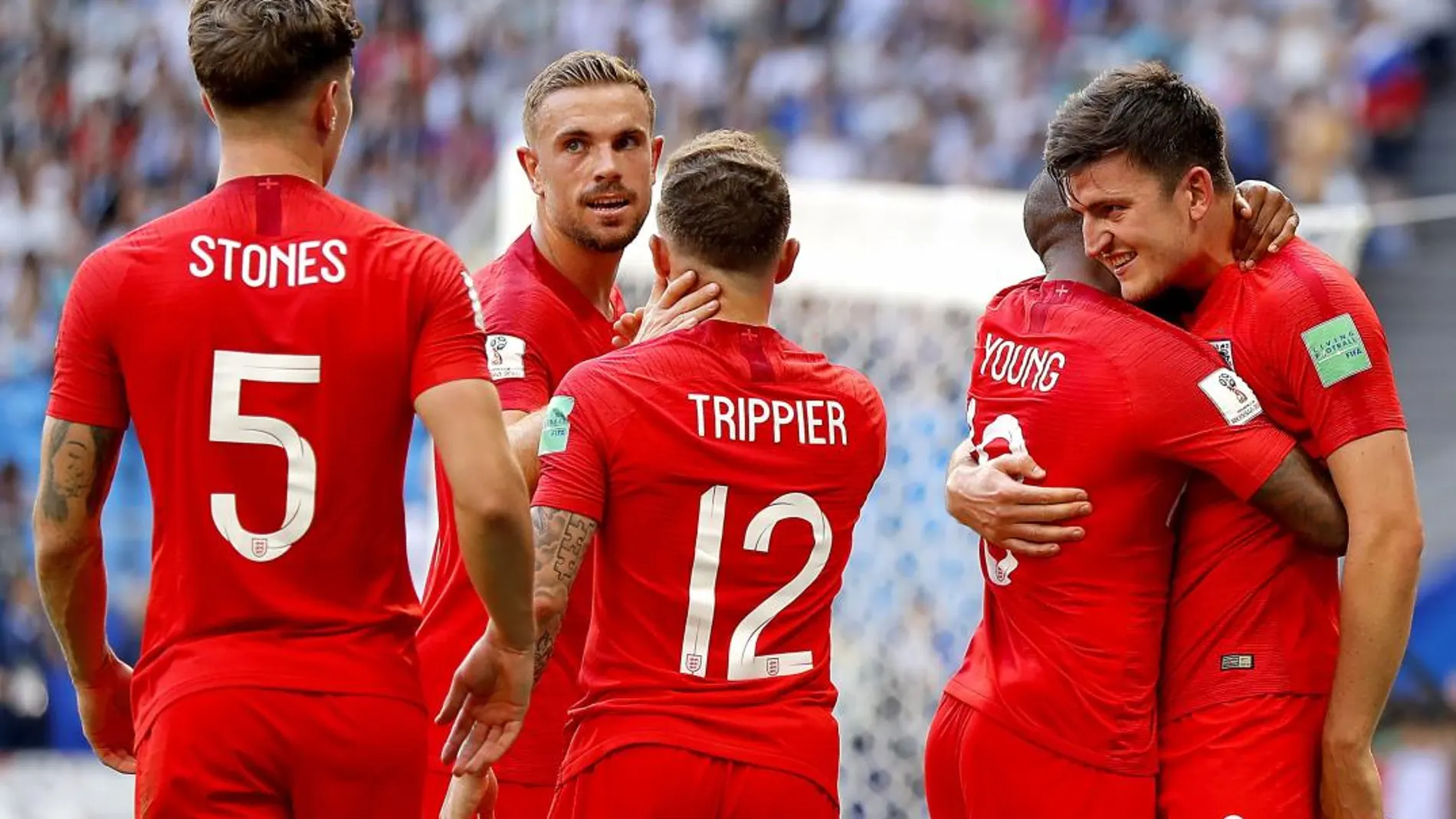 Los jugadores ingleses celebran el primer gol ante Suecia.