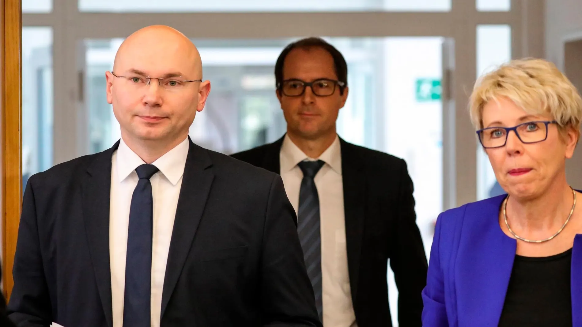 El representante del fiscal general de Fráncfort, Georg Ungefuk (i), y la líder del departamento de Crimen Organizado de la Policía Federal Criminal, Sabine Vogt (d)