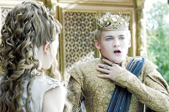 Una de las escenas más recordadas es la muerte de Joffrey Baratheon (en la imagen) durante la Boda Púrpura en la cuarta temporada