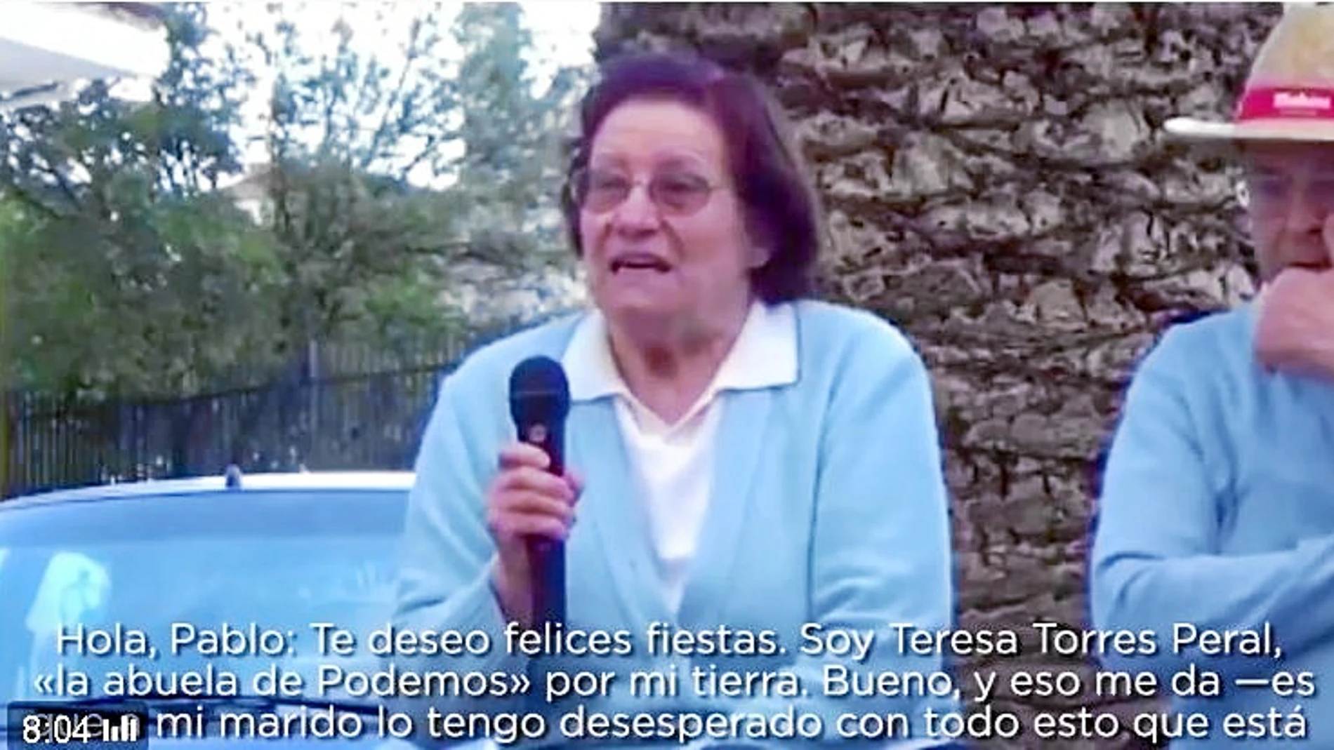 «LA ABUELA de PODEMOS». Teresa Torres –extremeña de 76 años– propició con un par de mensajes de audio a Pablo Iglesias el vídeo con el que Iglesias intentó poner paz en un Podemos desbordado por la división en las distintas facciones.