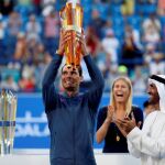 Rafael Nadal levanta el trofeo en Abu Dabi