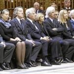 Los seis hijos de la Duquesa de Alba, el viudo, cuñados y nietos, en el funeral de Cayetana