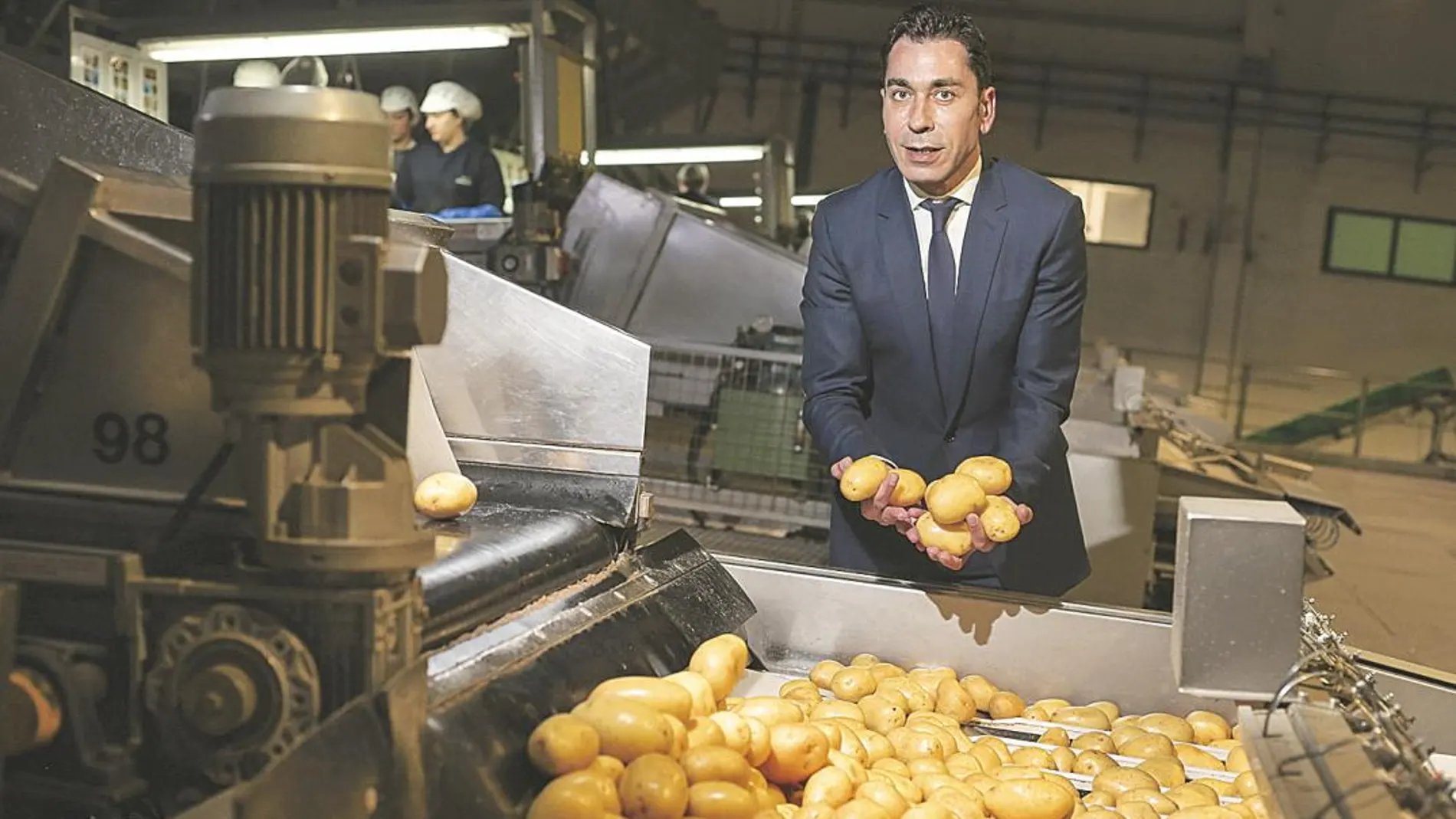 Javier Meléndez en una de las naves de la empresa que dirige en Medina del Campo