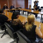 El comité de empresa de Eulen durante la reunión que mantuvieron el pasado 23 de agosto con Marcos Peña, el mediador propuesto por el Ministerio de Fomento