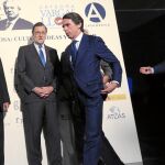 Mariano Rajoy, José María Aznar y Mario Vargas Llosa, en marzo, en la celebración del 80 cumpleaños del escritor peruano