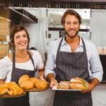 Si trabajas de pie estás de suerte: perderás más kilos