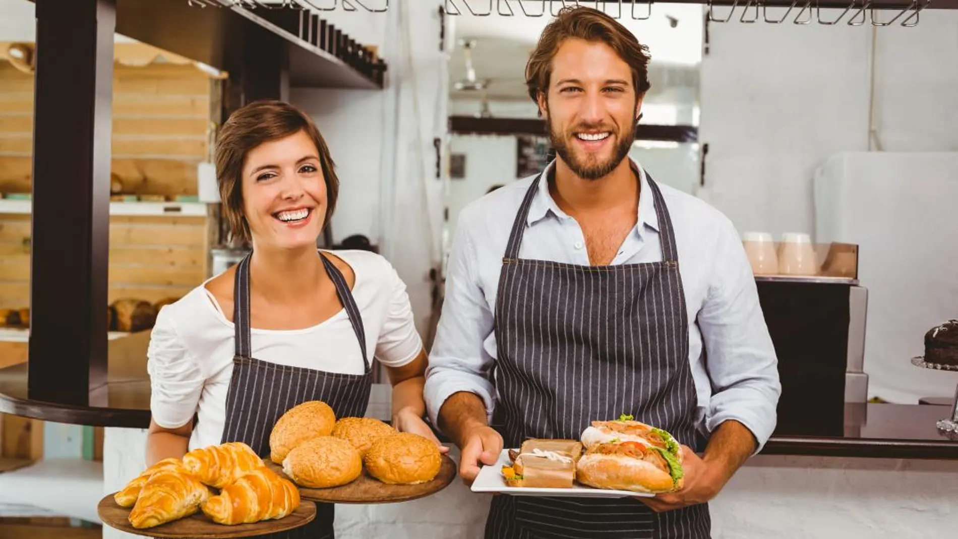 Si trabajas de pie estás de suerte: perderás más kilos