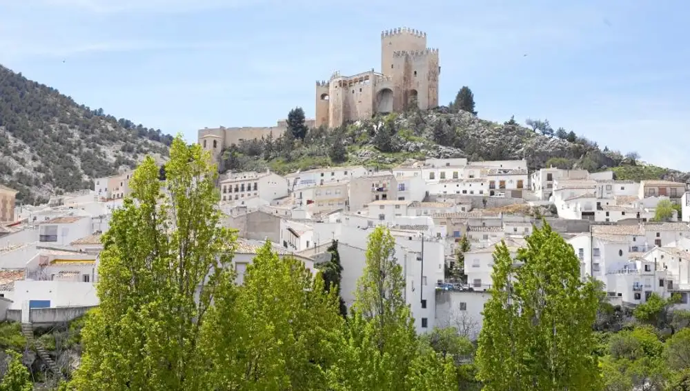Vélez Blanco es uno de los pueblos más representativos de la comarca de los Vélez, situada al norte de la provincia de Almería. Abajo, Laujar de Andarax, en la Alpujarra almeriense