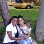 Ana Julia con su hija en una imagen de su perfil de Facebook