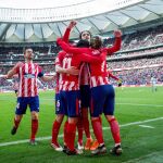 Los jugadores del Atlético de Madrid celebran el tercer gol marcado contra el Celta de Vigo