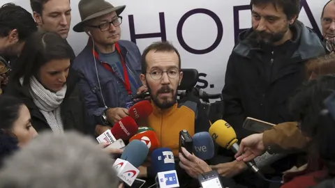 Pablo Echenique con Irene Montero y Rafael Mayoral tras la I Asamblea Estatal de Vamos! que ha tenido lugar hoy en Madrid