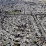 Imagen aérea de la devastación dejada por el fuego en el barrio de Coffey Park, en California. Ap