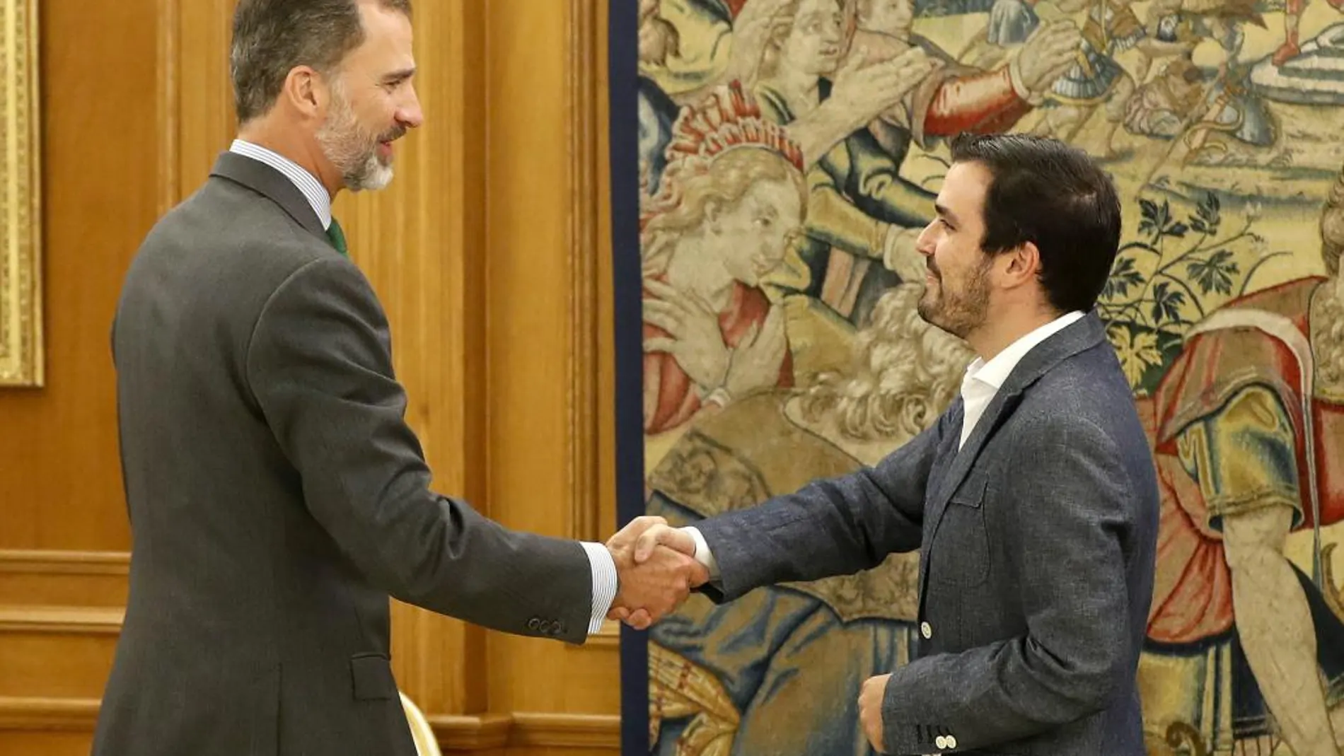 Felipe VI recibe al coordinador federal de IU, Alberto Garzón