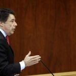 El presidente madrileño, Ignacio González, durante su intervención hoy en el Pleno de la Asamblea de Madrid,