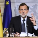 El presidente del Gobierno, Mariano Rajoy, durante la rueda de prensa tras la reunión del Consejo de Ministros en la que ha asegurado que la investigación abierta a raíz de los atentados de Barcelona y de Cambrills "sigue abierta y durará tiempo"