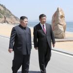 El presidente chino, Xi Jinping, y el líder de Corea del Norte, Kim Jong Un, durante su encuento en Dalian/Foto: Reuters