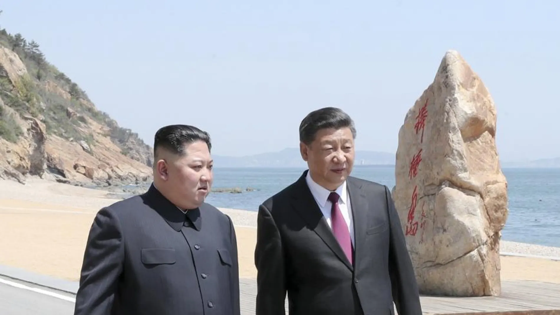 El presidente chino, Xi Jinping, y el líder de Corea del Norte, Kim Jong Un, durante su encuento en Dalian/Foto: Reuters