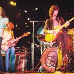 Robert Plant, John Paul Jones, Jimmy Page y John Bonham durante un concierto