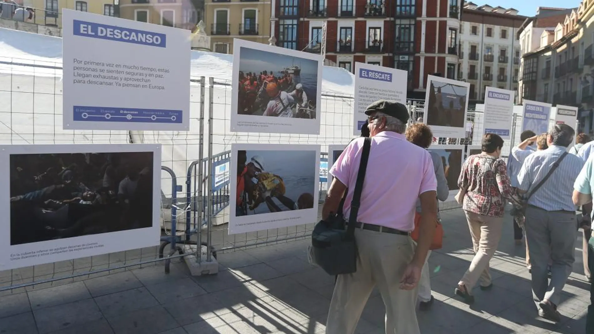 Exposición de Médicos sin Fronteras en la plaza de Portugalete de Valladolid