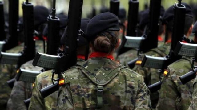 Defensa ha estimado el recurso presentado por dos aspirantes mujeres