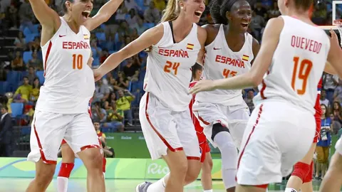 Xargay, Laura Gil y Ndour se dirigen al banquillo después de derrotar a Serbia