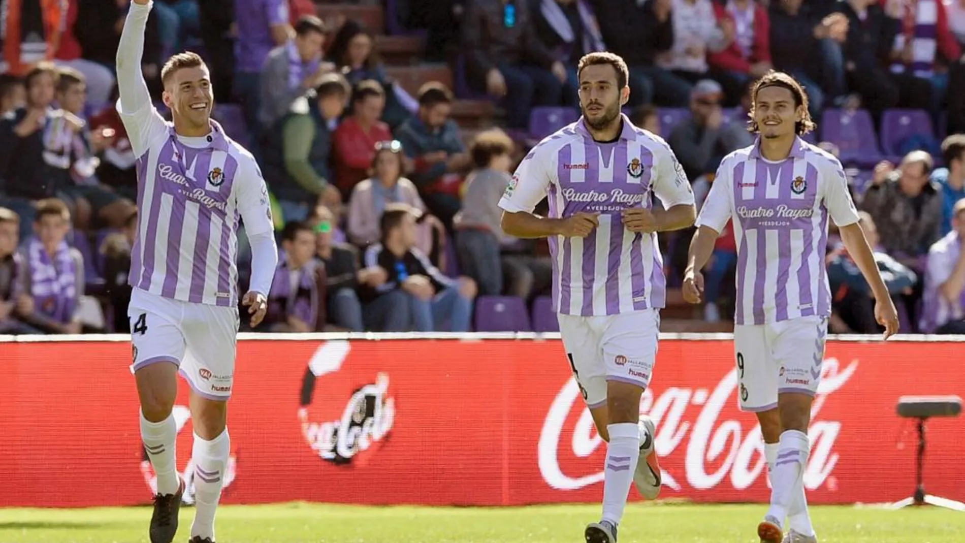 El centrocampista del Real Valladolid, Rubén Alcaraz, celebra el que a la postre fue el único tanto del partido