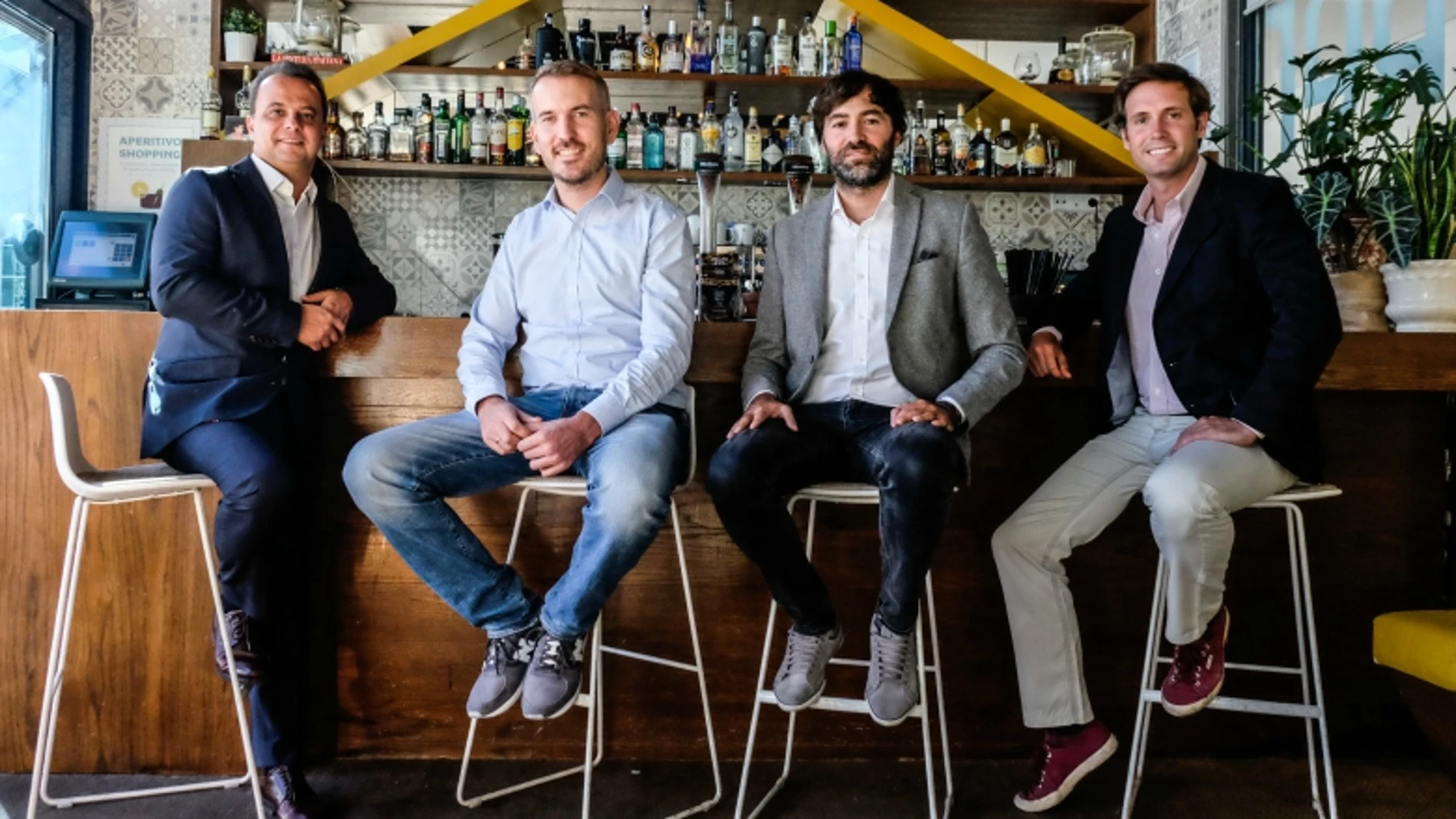 De izquierda a derecha: Olivier Bernon, CEO de Up SPAIN, y los creadores de la App, Matthieu Heusch, Jorge Bodas y Borja Serra