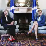  May visita Escocia para calmar la tensión nacionalista tras el brexit