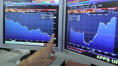 Pantallas que indican la evolución de la prima y el Ibex