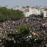  Multitudinaria manifestación para reprochar a Macron ser el «presidente de los ricos»